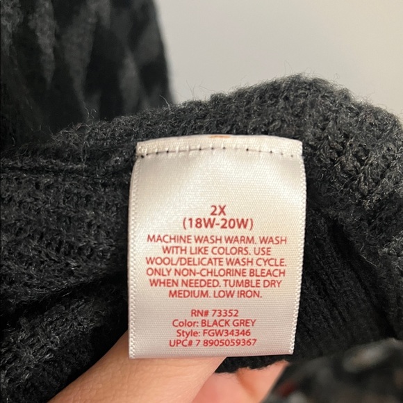 Faded Glory Women’s 2X Black Geometric Print Cardigan - Picture 4 of 6